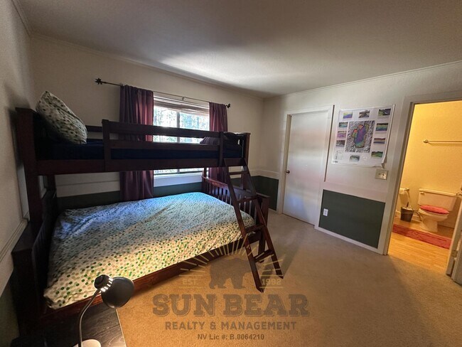 Foto del edificio - 1 Bedroom in the Pinebrok Complex - Centra...
