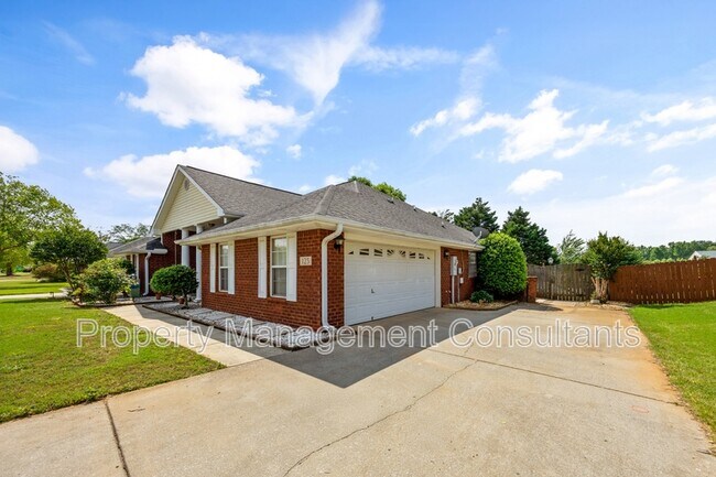 Foto del edificio - 125 Coldsprings Dr