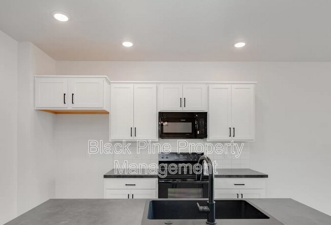 Foto del edificio - 5074 W Milano St