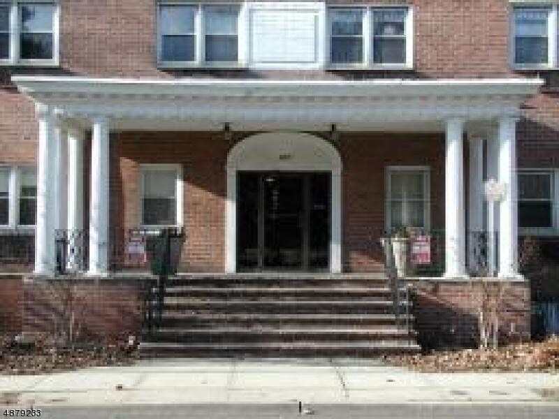 Primary Photo - 465 Valley St