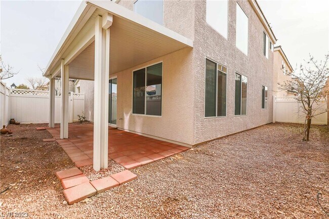 Foto del edificio - 8345 Hunter Brook St