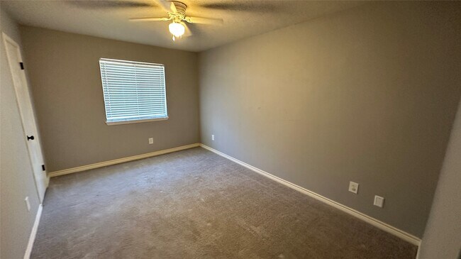 Building Photo - 8607 Knoll Forest Dr
