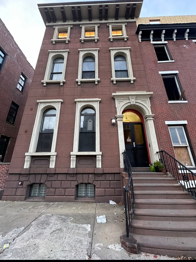 Building Photo - 1517 W Girard Ave