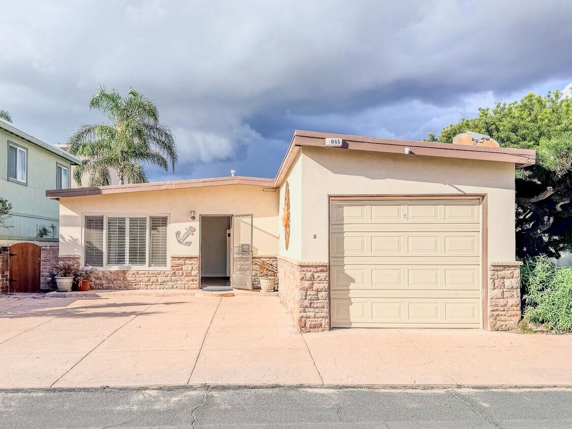 Primary Photo - 1065 Belfast Ln