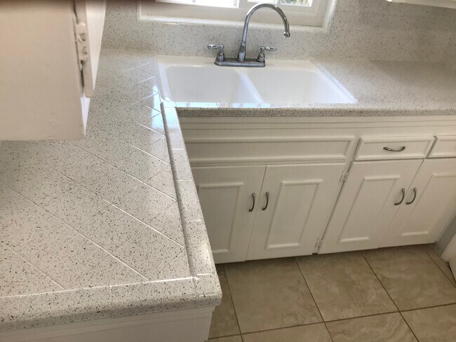 Kitchen - 1114 N Sweetzer Ave