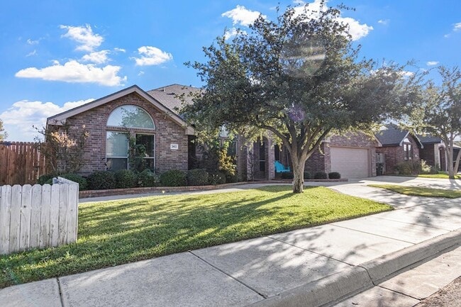 Foto del edificio - 5811 Oak Creek Drive