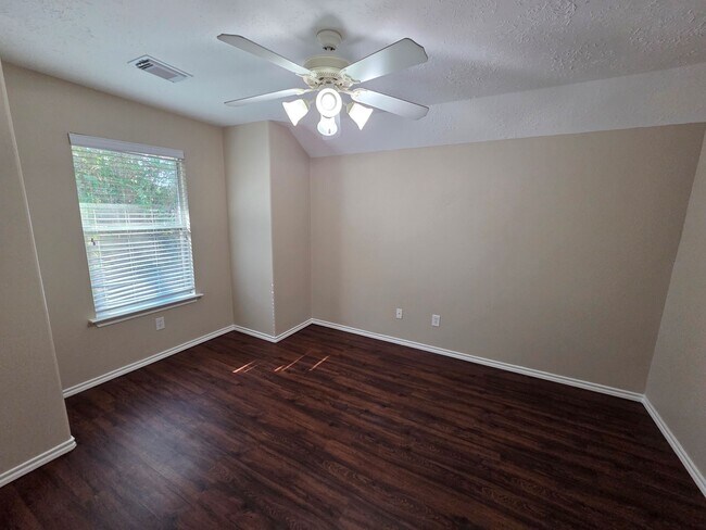 Foto del edificio - 22885 Lantern Hills Dr