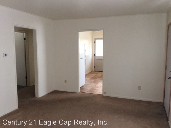 Building Photo - 606 3rd St
