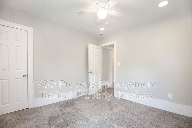 Building Photo - 3692 E 147th St