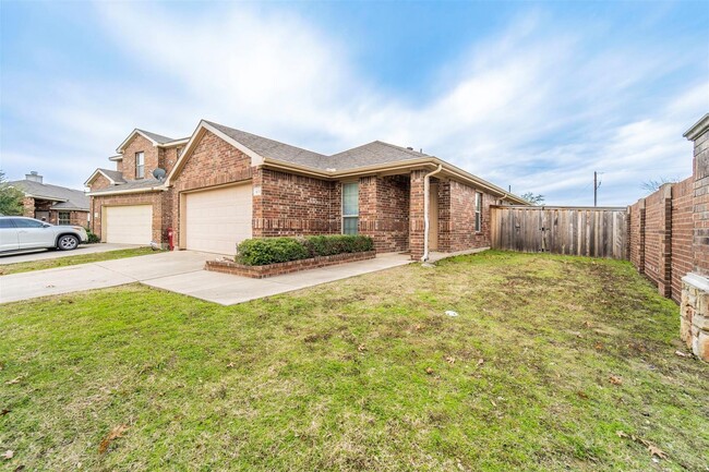 Building Photo - This amazing home in Royse City beautiful ...