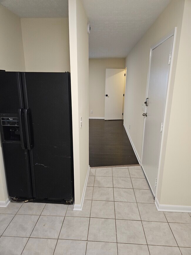 Dining area - 395 E 13th Ave