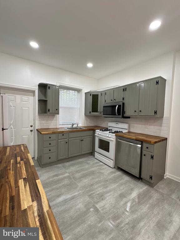 Foto del edificio - 4344 N Franklin St