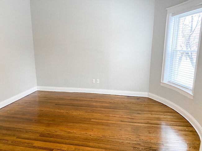 Building Photo - 5439 S Harper Ave