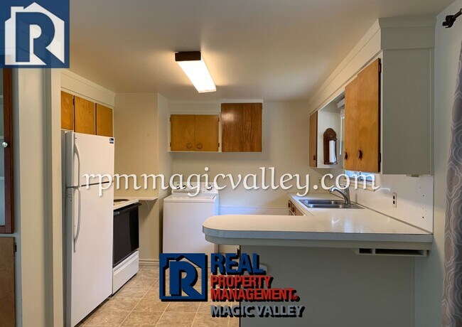 Building Photo - 3 bedrooms, 1 Bath in quiet neighborhood