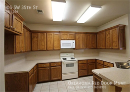 Building Photo - 905 SW 35th St