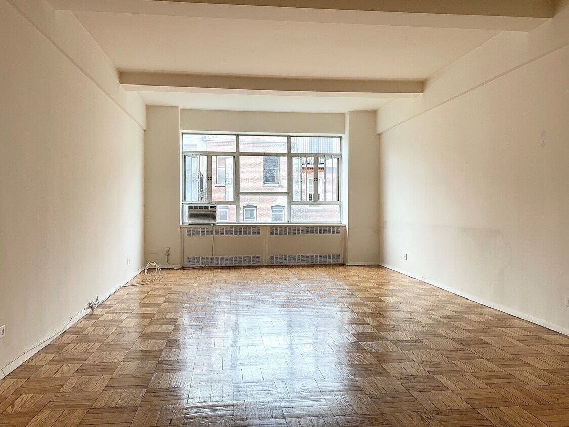 Primary Photo - 15 W 84th St