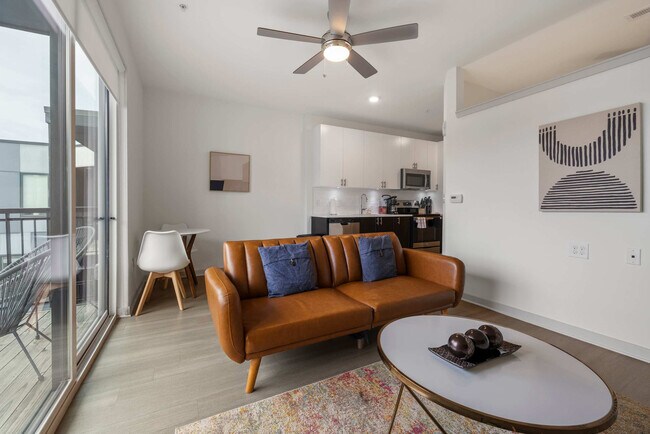 Building Photo - 633 E Main St