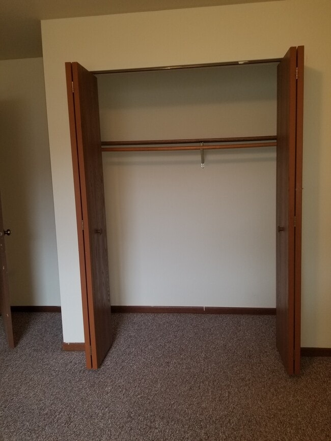 Building Photo - Thousand Oaks