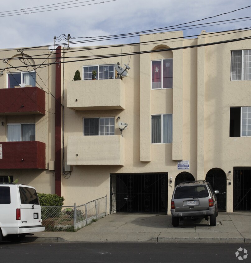 Primary Photo - 613 Villa St