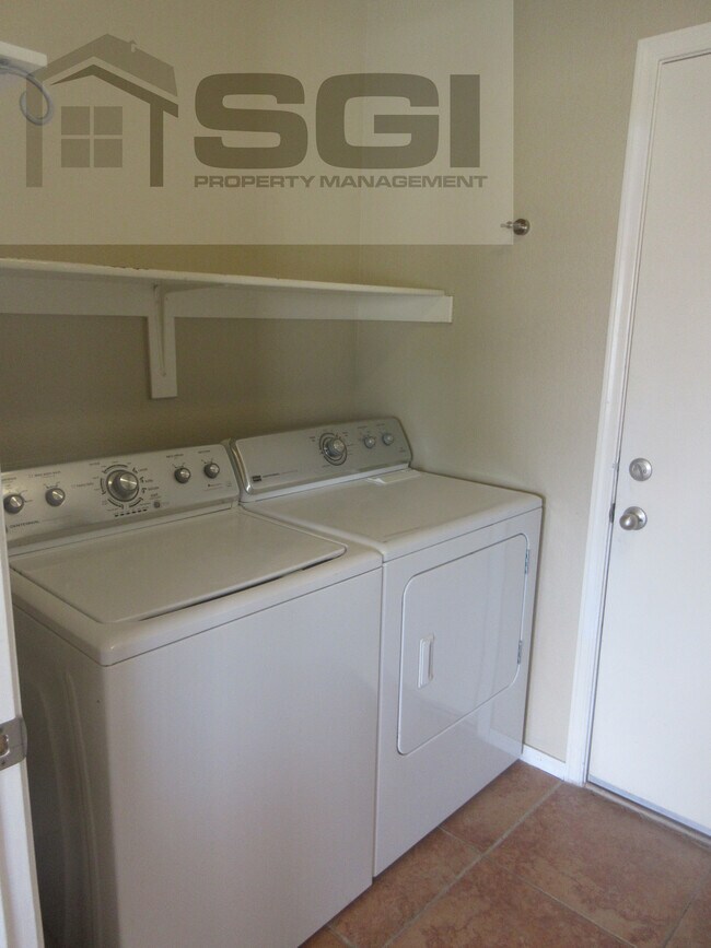 Foto del edificio - 8606 W Caribbean Ln