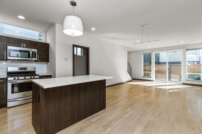Foto del edificio - Spacious 3 BR home in Seattle