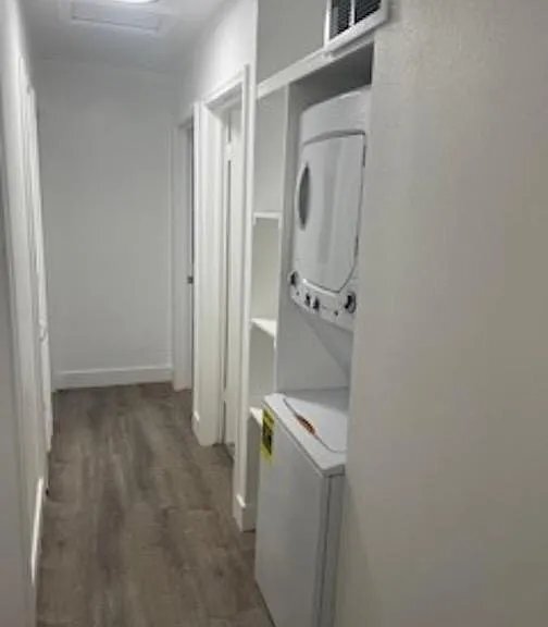 Foto del edificio - 810 600 W