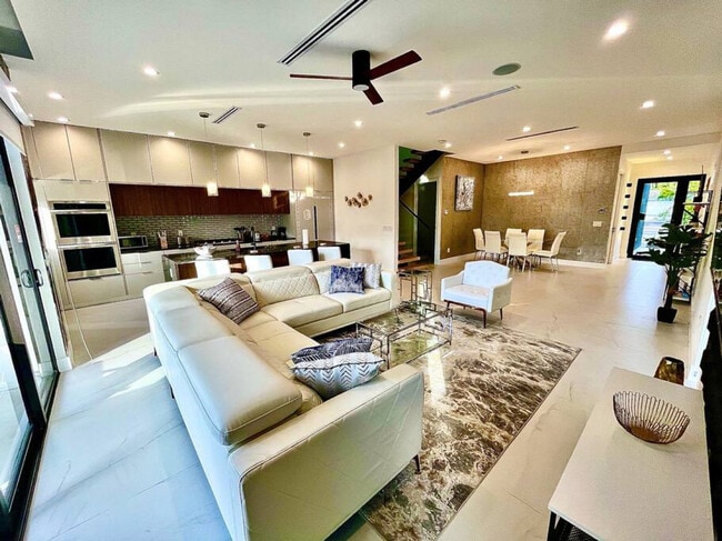 Foto del edificio - 1620 NE 6th St