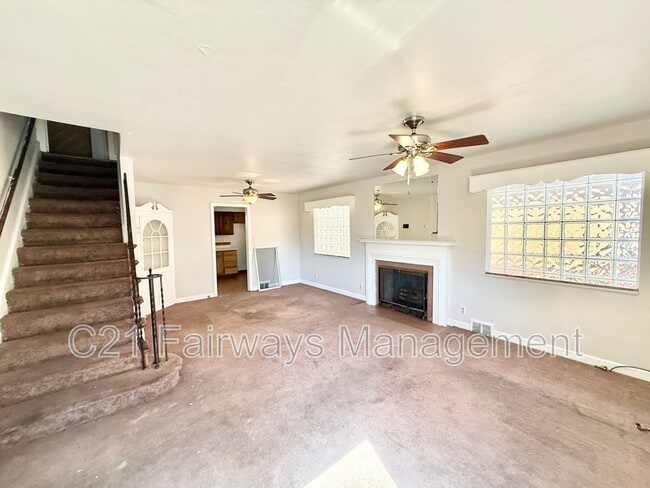 Building Photo - 2527 Versailles Ave