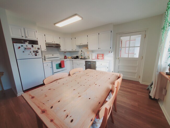 Foto del edificio - 55 Whitmore Ln