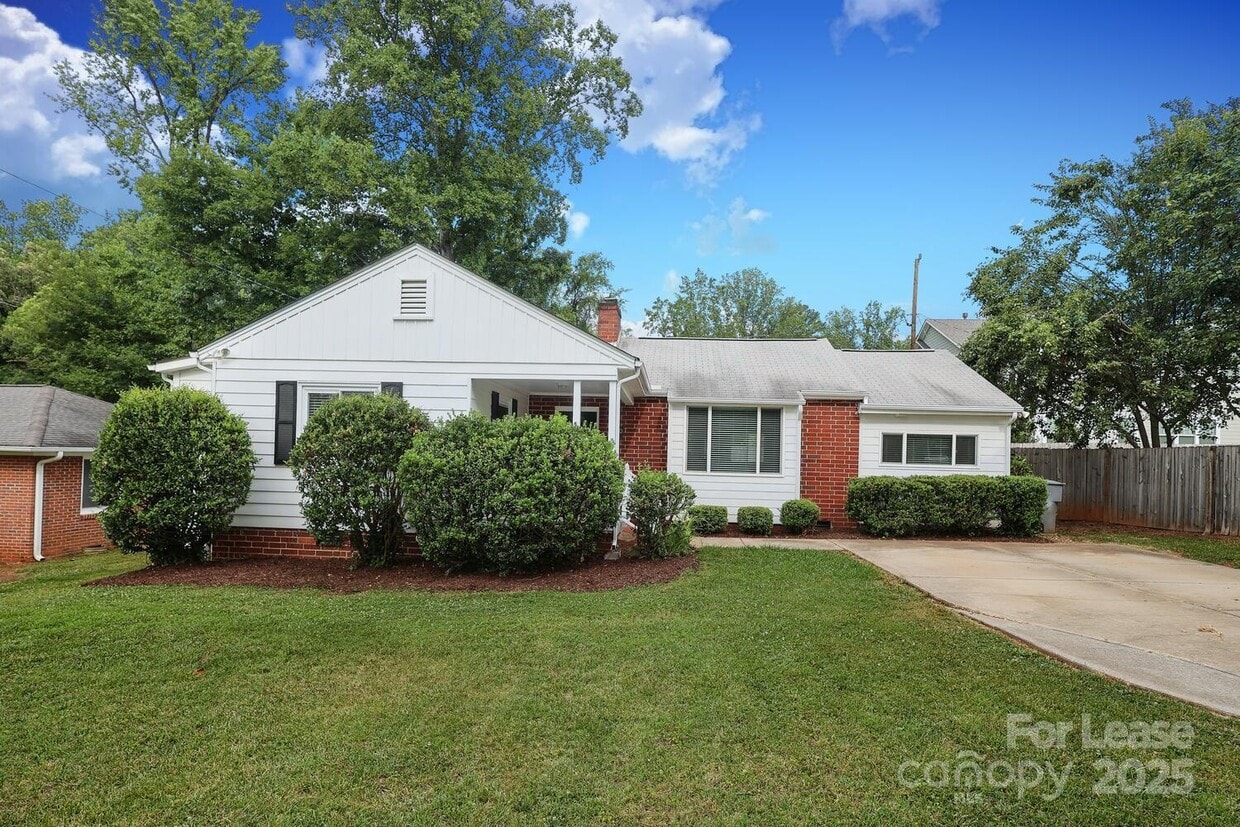 Primary Photo - 5310 Buckingham Dr