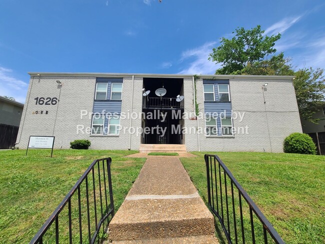Building Photo - MUST SEE Midtown Apartment!  Newly Renovat...