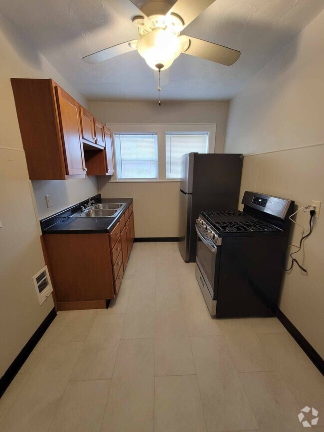 Olive Heights Student Apartments for Rent University City, MO 1 Rentals