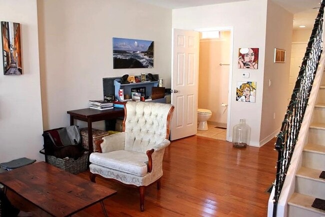 Building Photo - Gorgeous 2-Bedroom Townhome in the Heart of Olde Richmond! Available NOW!