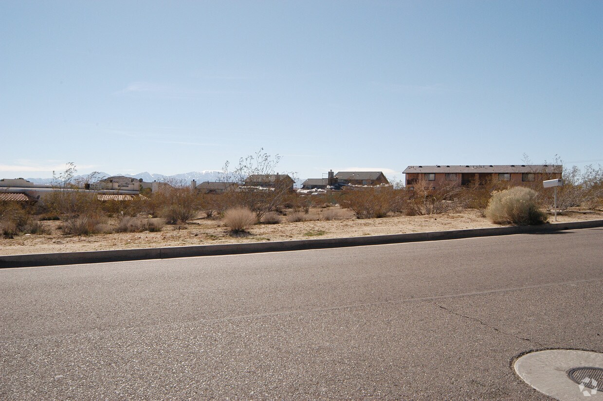 Primary Photo - 16380 Siskiyou Rd