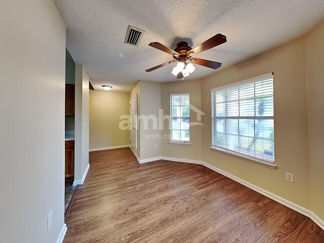 Building Photo - 1643 Hawkins Cove Dr E