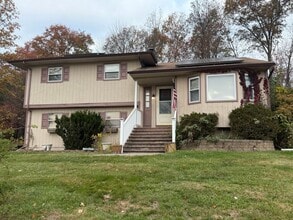 Building Photo - 12 Todd Dr