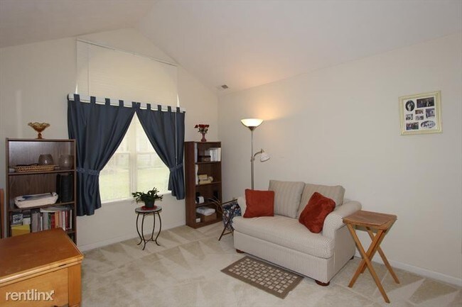 Foto del edificio - 12012 Maxim Way