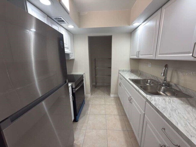 Building Photo - 1904 Honour Rd