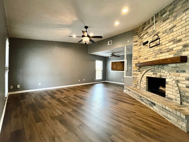 Building Photo - 7450 Emory Oak Ln