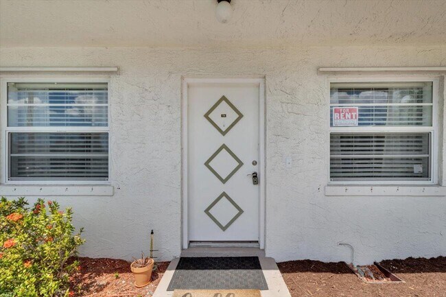 Building Photo - 227 Castlewood Dr