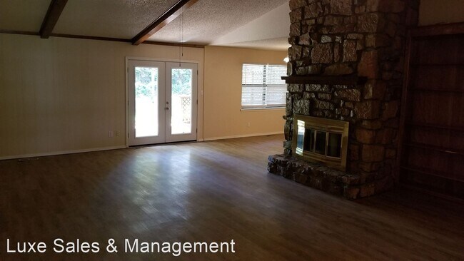 Foto del edificio - 3 br, 2 bath House - 9912 E. 114th St