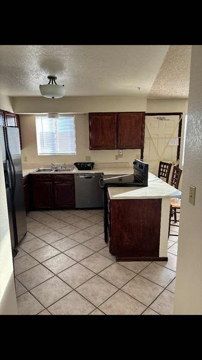 Building Photo - 444 Sunland Dr