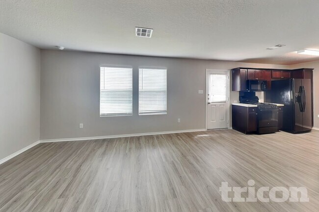 Foto del edificio - 5202 Everett Loop