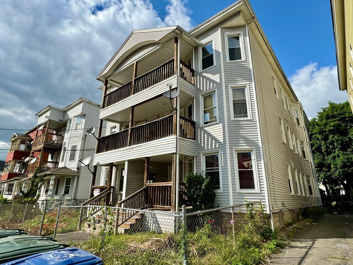 Primary Photo - 932 Hancock Ave