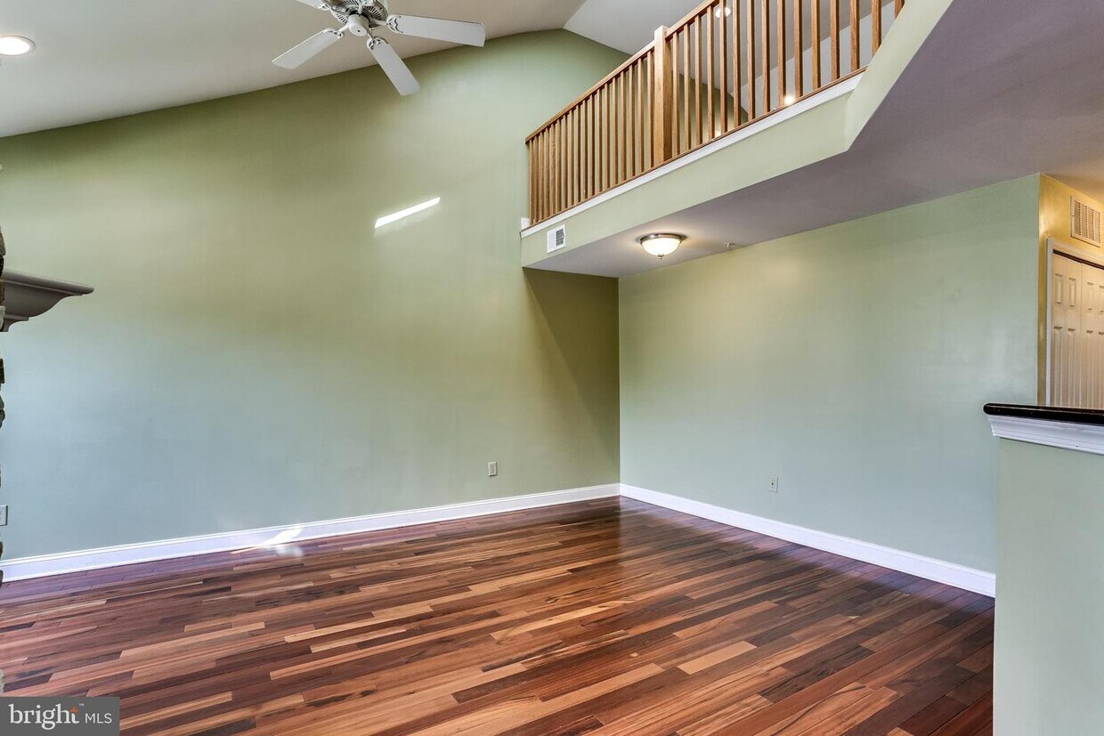 7616 Coachlight Ln Unit A, Ellicott City, MD 21043 Room for Rent in