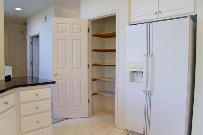 Building Photo - Fantastic Bethany Home with Attached Garag...