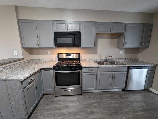 Foto del edificio - 4860 Forest Rd
