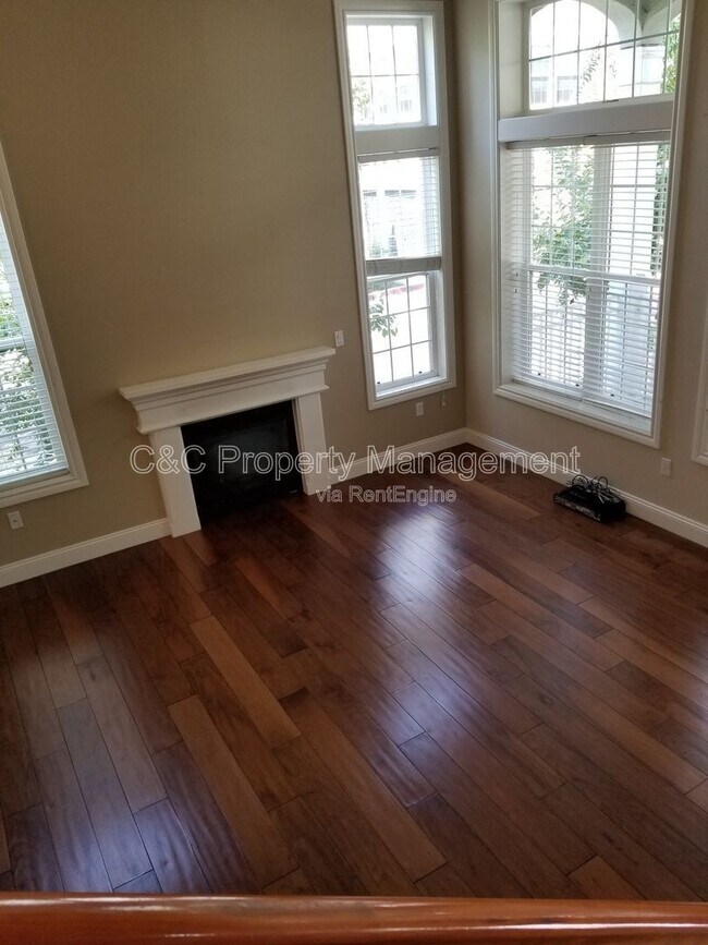 Building Photo - 3687 Whitworth Dr