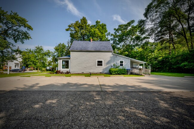 Building Photo - 45 S Whittaker St