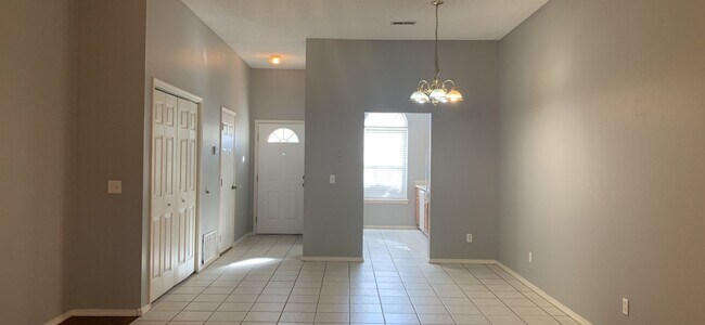 Building Photo - 3 Bedroom Duplex Available Soon in Fayette...
